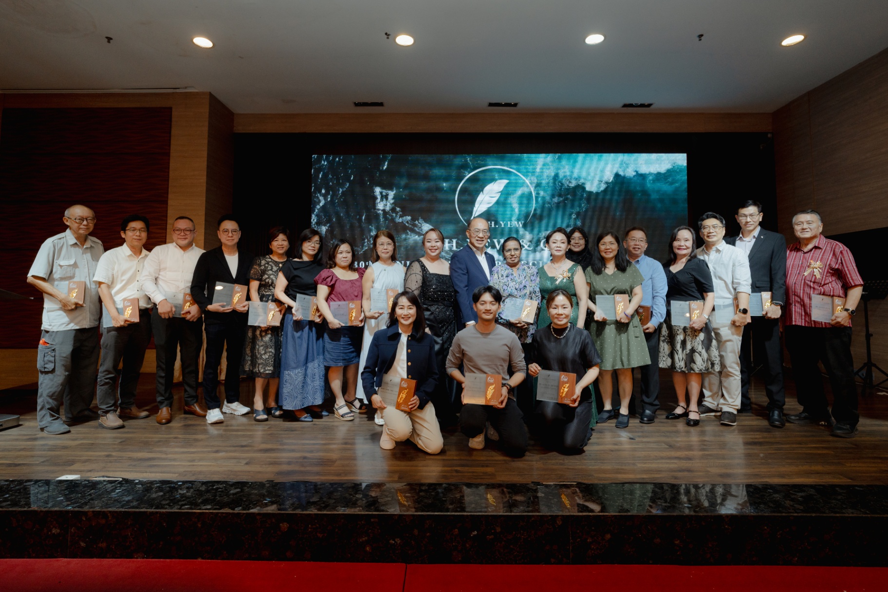 30th Anniversary Appreciation Dinner — group photo with all guests